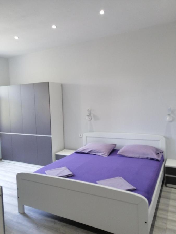 Apartman Antonija พูลา ภายนอก รูปภาพ